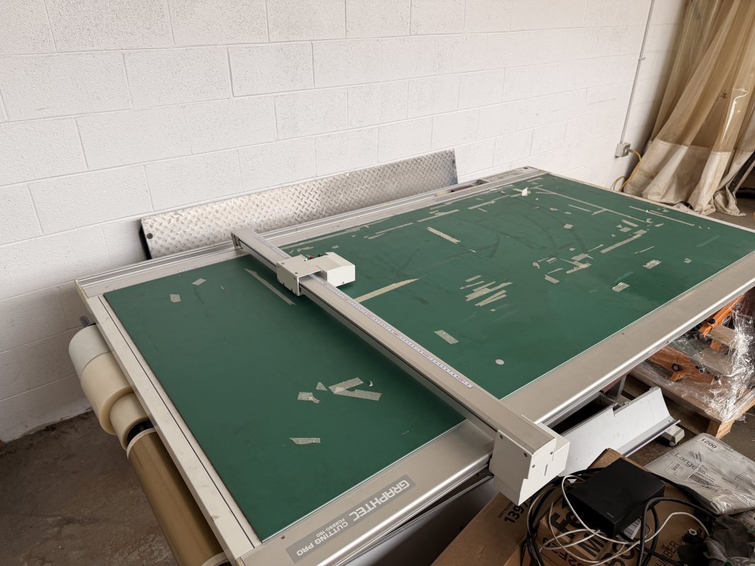 2011 Graphtec FC2250-180
