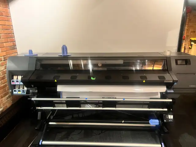 2015 Hewlett-Packard Latex 330