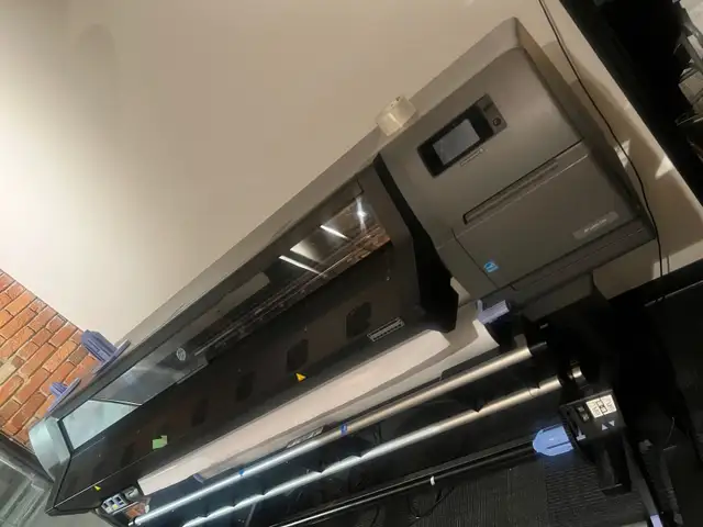 2015 Hewlett-Packard Latex 330