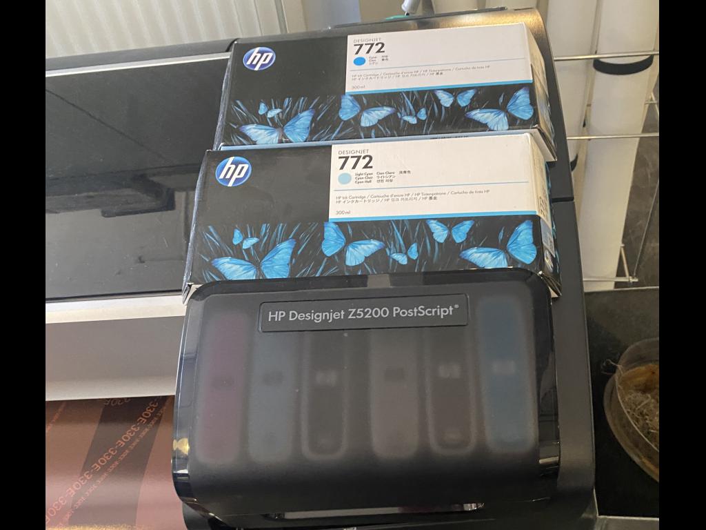 Unknown Hewlett-Packard DesignJet Z5200